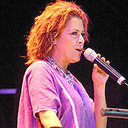 Eugenia León